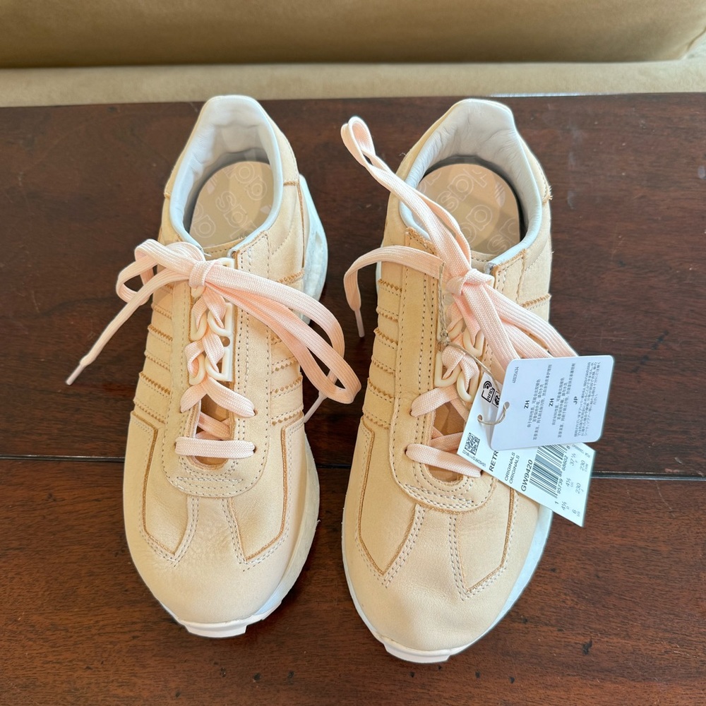New with tags!  Adidas Women Size 6 Retropy E5 Sneaker